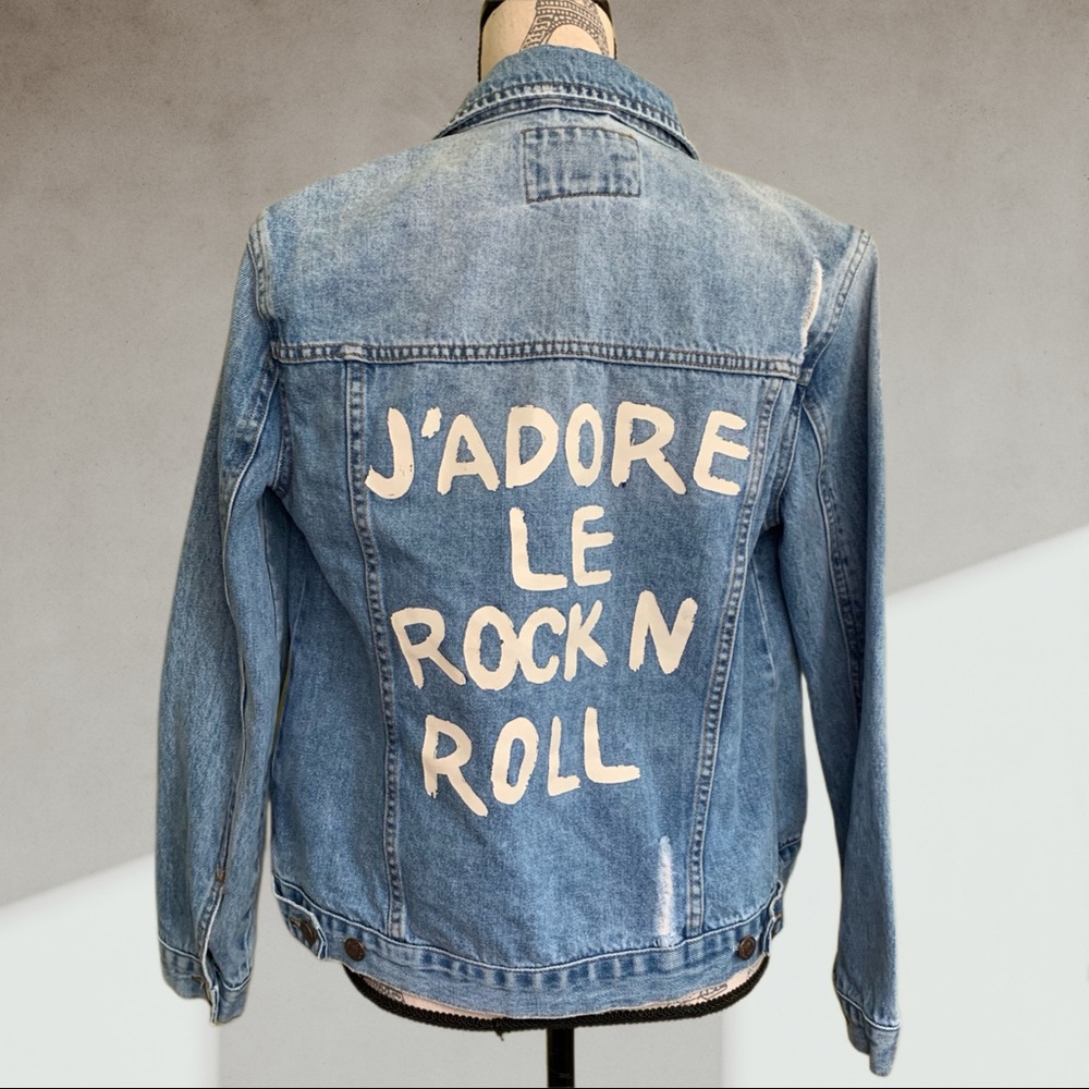 Rock n’ Roll Jean Jacket 🌹 SMALL